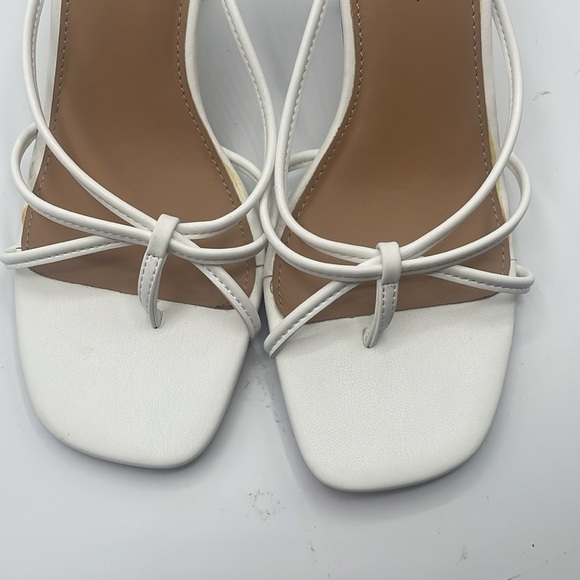 Wild Pair Lolaa White Strappy Slip on thong sandals, size 7 - Picture 7 of 7